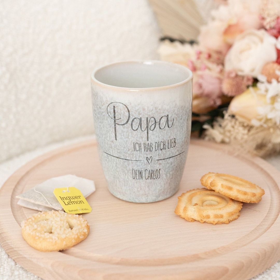 Steingut Becher sand personalisiert - Lieb haben