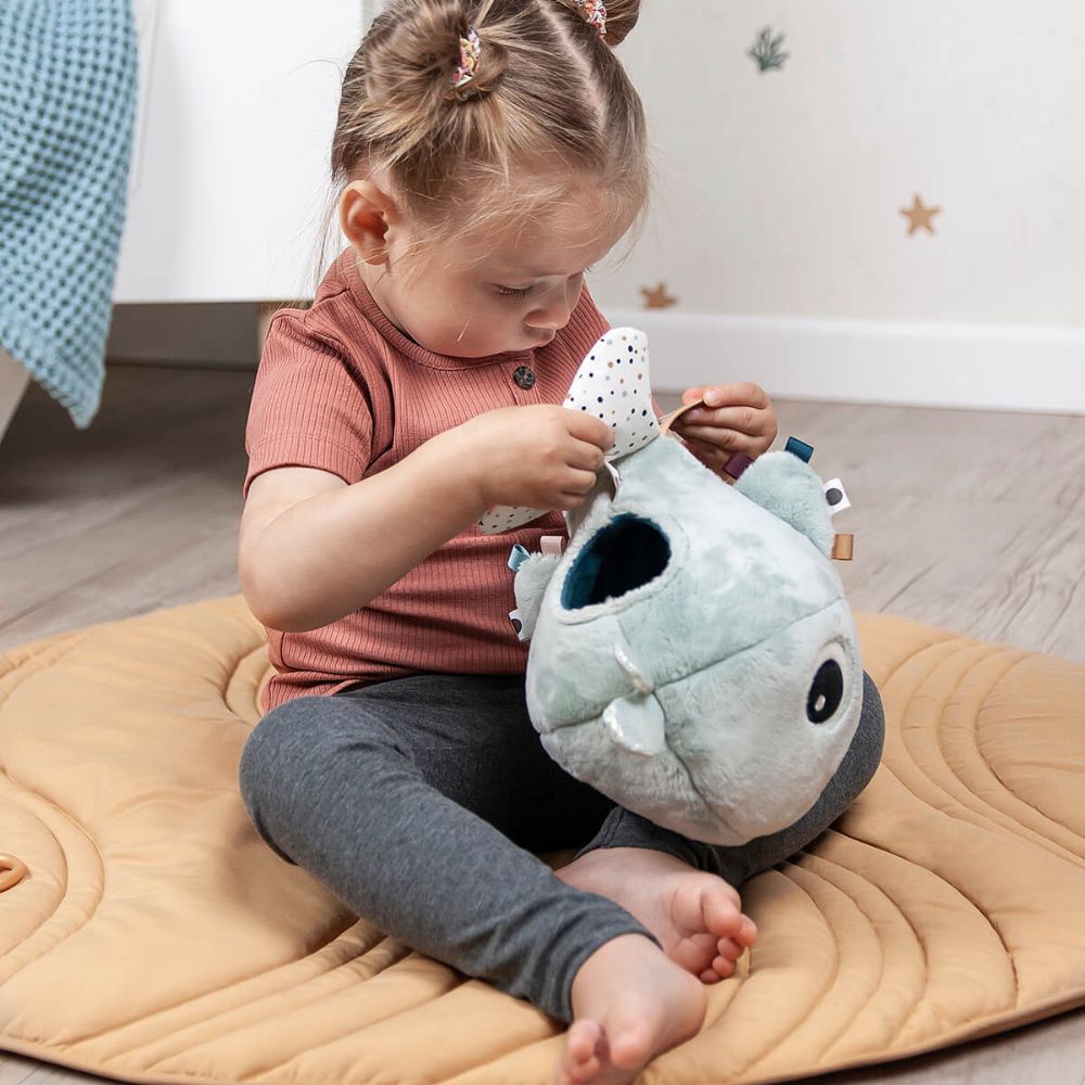 DONEBYDEER Kuscheltier Versteckspiel personalisiert - Wal