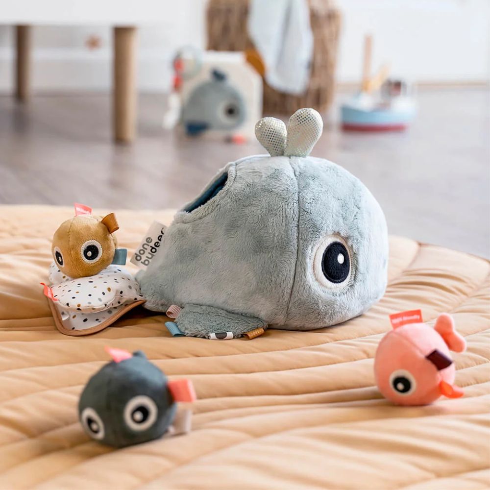 DONEBYDEER Kuscheltier Versteckspiel personalisiert - Wal