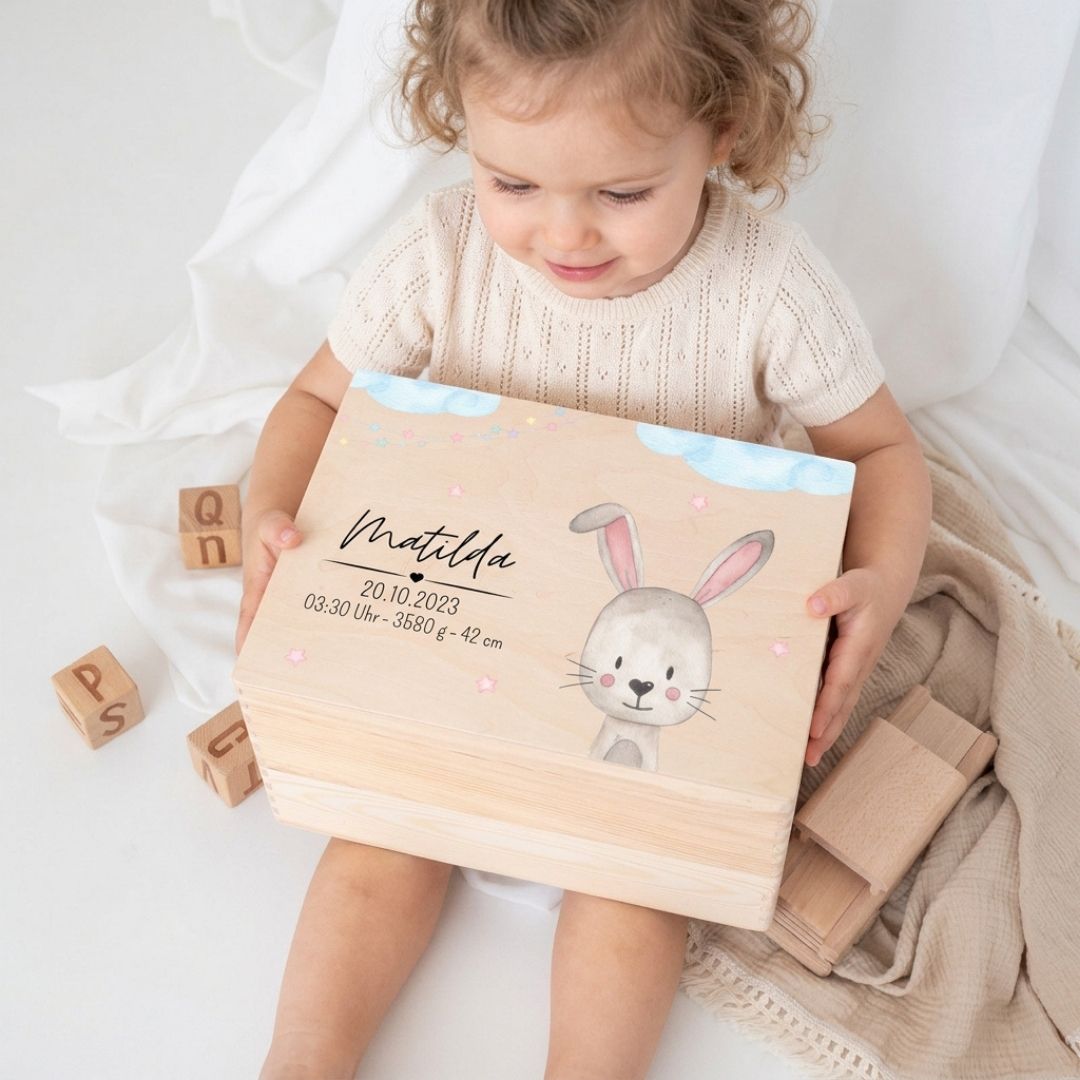 Erinnerungsbox Holz mit Wunschdaten – Tier Wolken Sterne blau Aquarell