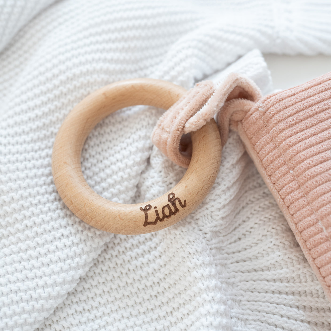 JOLLEIN Spieluhr für Babys personalisiert - Robbe Boucle