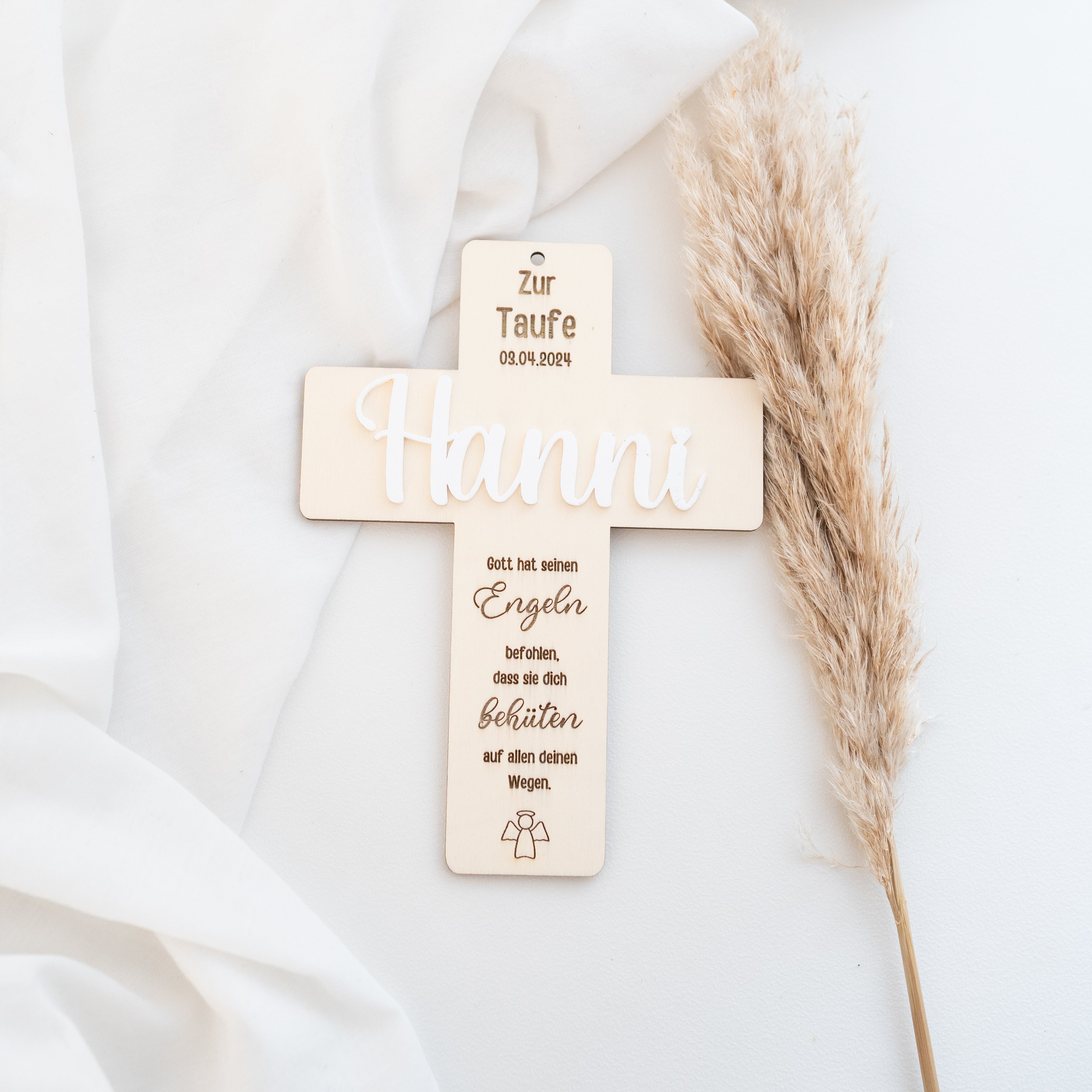 Holzkreuz "Zur Taufe" oder "Zur Kommunion" mit Acryl personalisiert