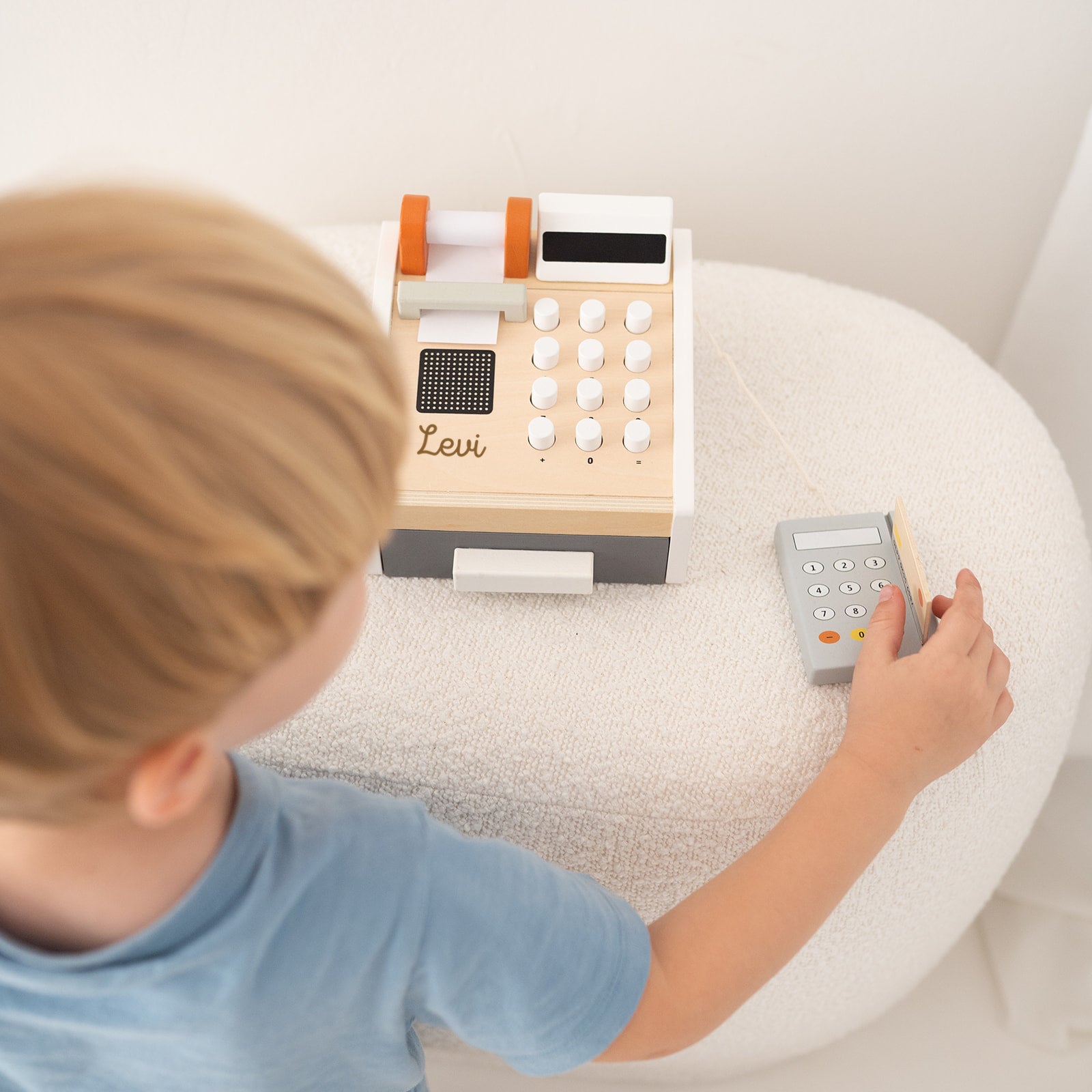 Spielzeugkasse Holz mit Terrakotta personalisiert