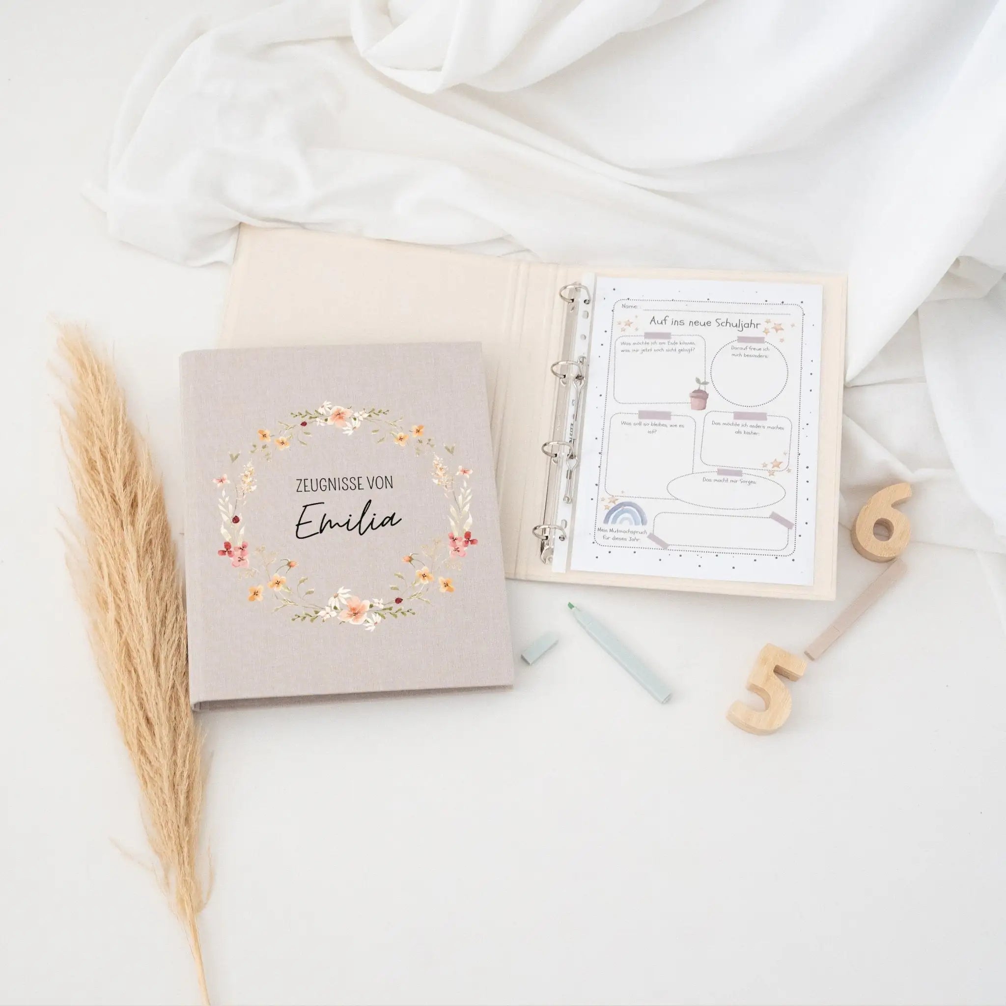 Zeugnismappe Stoff personalisiert - Blumenkranz Aquarell Zeugnismappe -  wunderwunsch