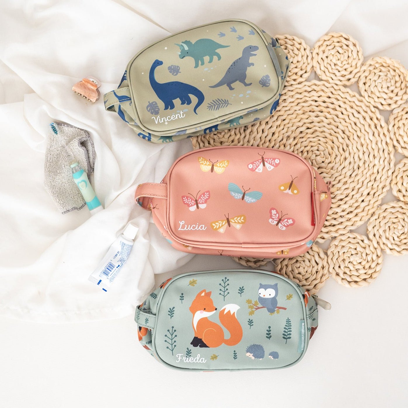 A Little Lovely Company Kulturbeutel Kinder personalisiert - Fuchs, Schmetterling oder Dino - wunderwunsch