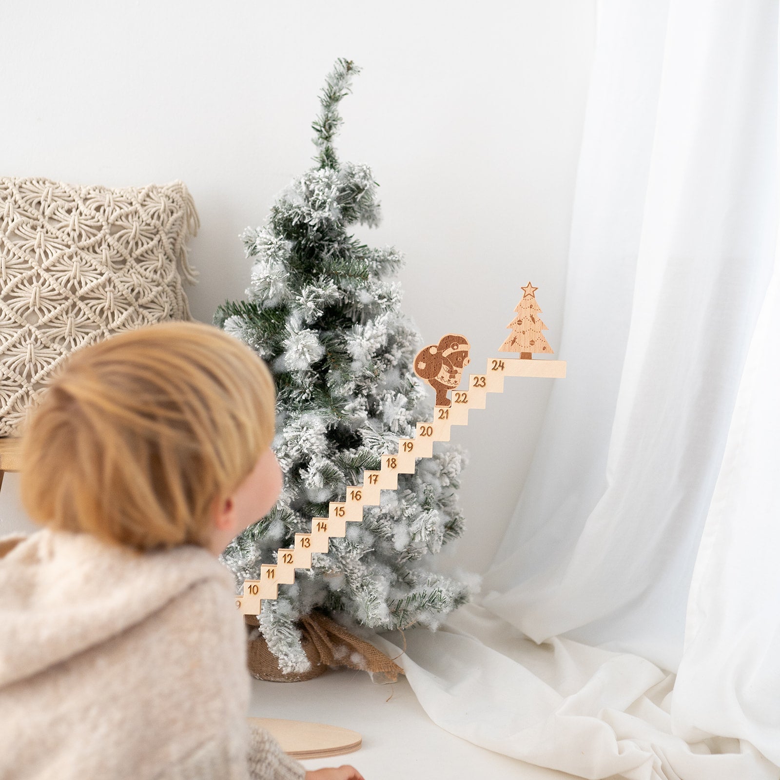 Adventskalender aus Holz "Treppe mit Weihnachtsbär" - wunderwunsch