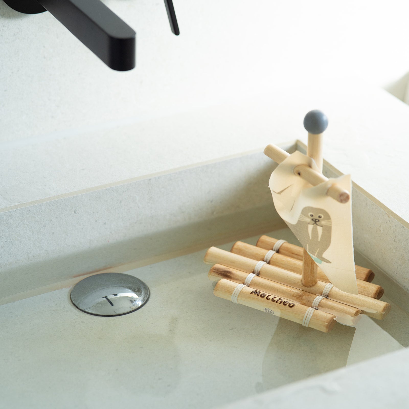 BIECO Segelschiff Holz personalisiert - Wal oder Robbe - wunderwunsch