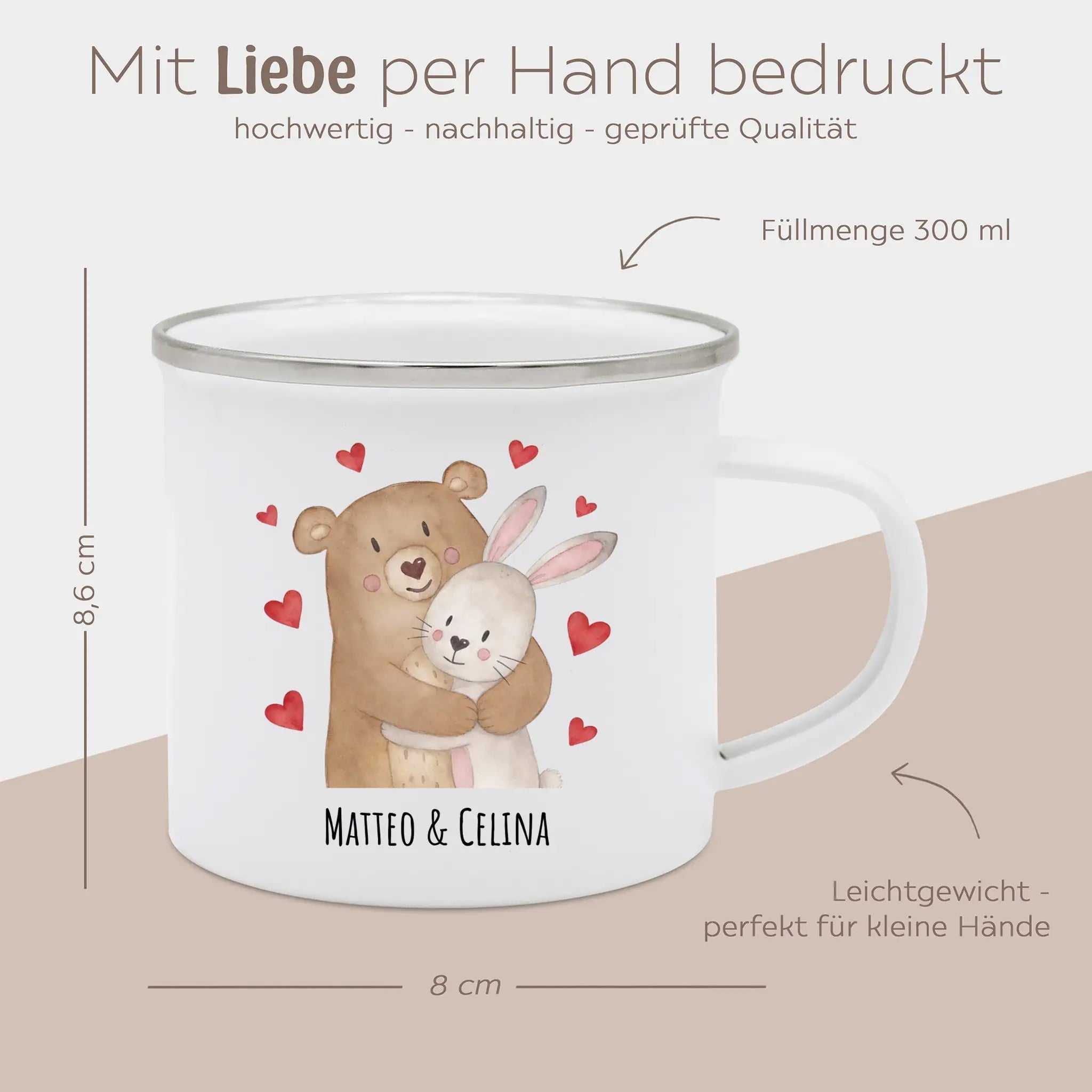Emaille Kindertasse personalisiert - Bär umarmt Hase - wunderwunsch