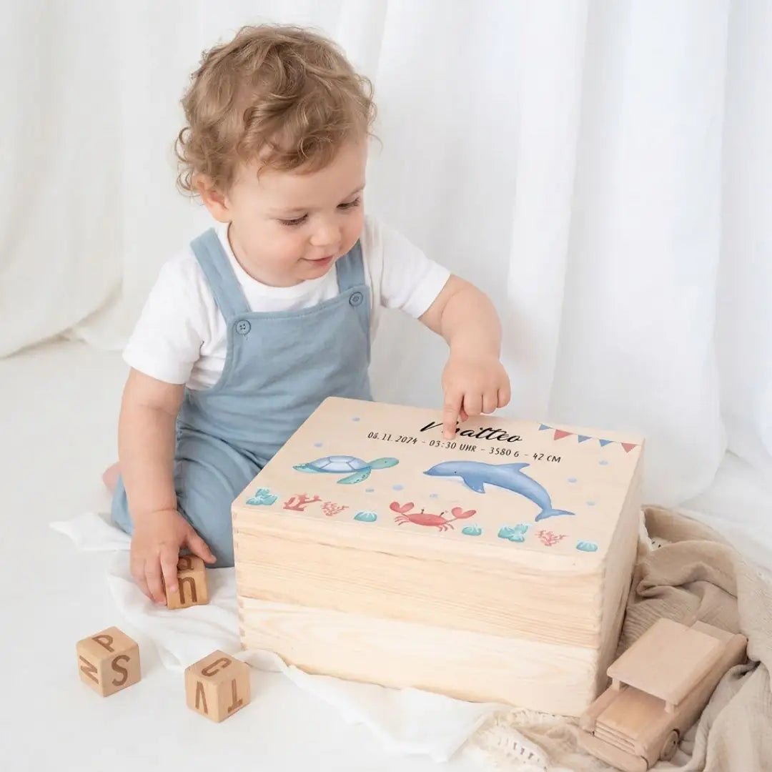 Erinnerungsbox Holz mit Wunschdaten – Meerestier Girlande Aquarell - wunderwunsch