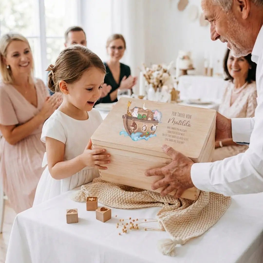 Erinnerungsbox Holz mit Wunschdaten – Taufe Arche Noah Tiere Aquarell - wunderwunsch