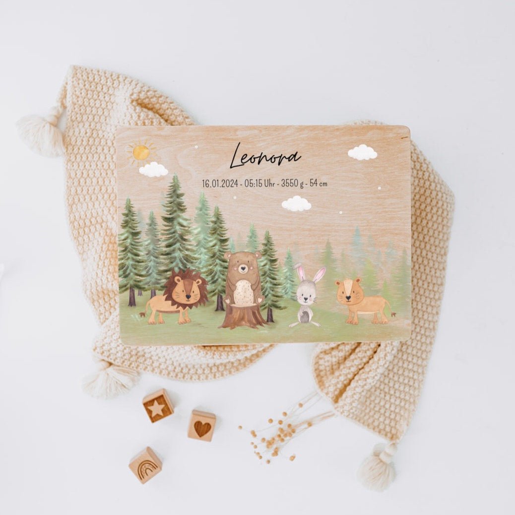 Erinnerungsbox Holz mit Wunschdaten – Tiere Nadelwald Aquarell - wunderwunsch