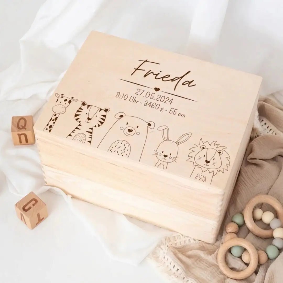 Erinnerungsbox Holz mit Wunschdaten – Tiere unten Gravur - wunderwunsch