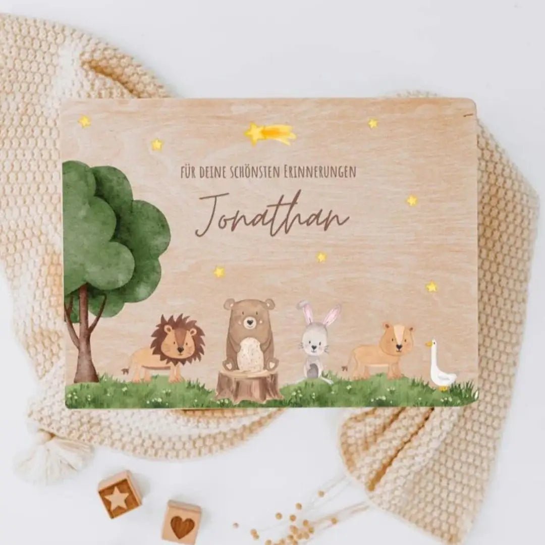 Erinnerungsbox Holz mit Wunschname – Tiere unterm Sternenhimmel Aquarell - wunderwunsch