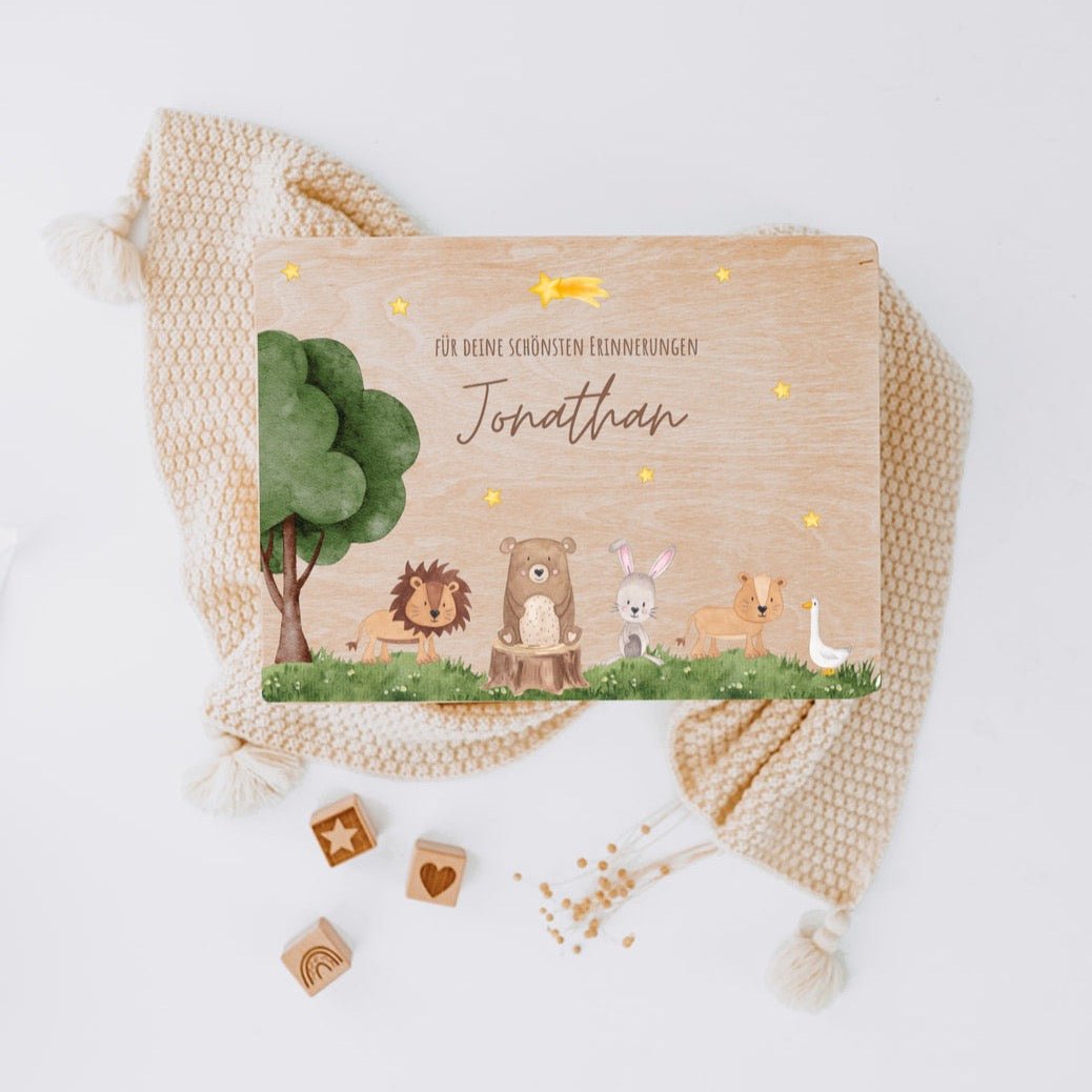 Erinnerungsbox Holz mit Wunschname – Tiere unterm Sternenhimmel Aquarell - wunderwunsch