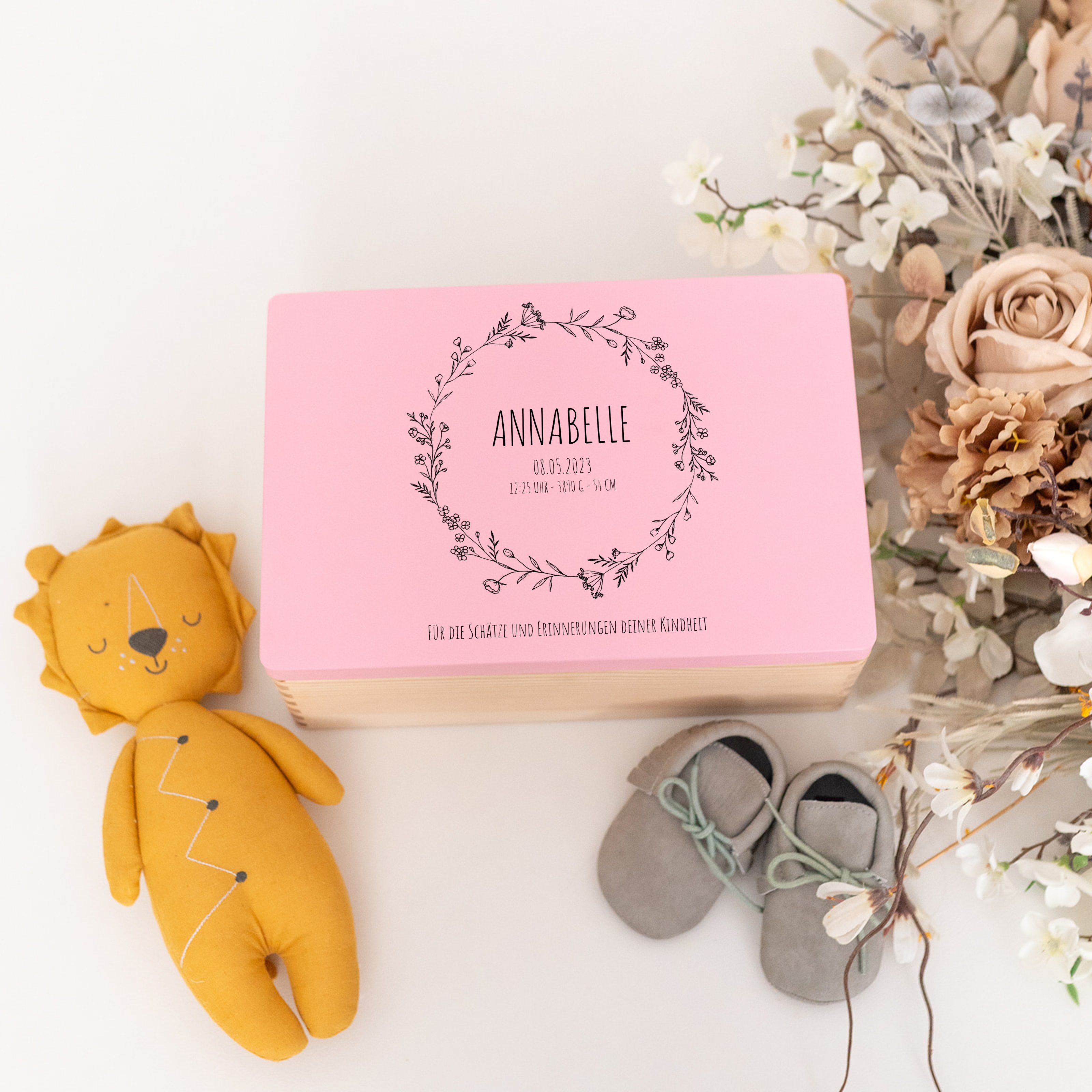 Farbige Erinnerungsbox Baby personalisiert - Blumenkranz "Kindheitserinnerungen"