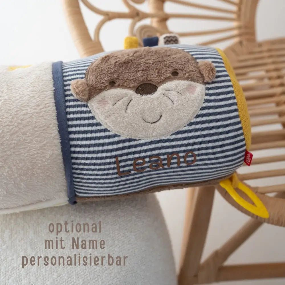 FEHN Krabbelrolle Otter personalisierbar - wunderwunsch