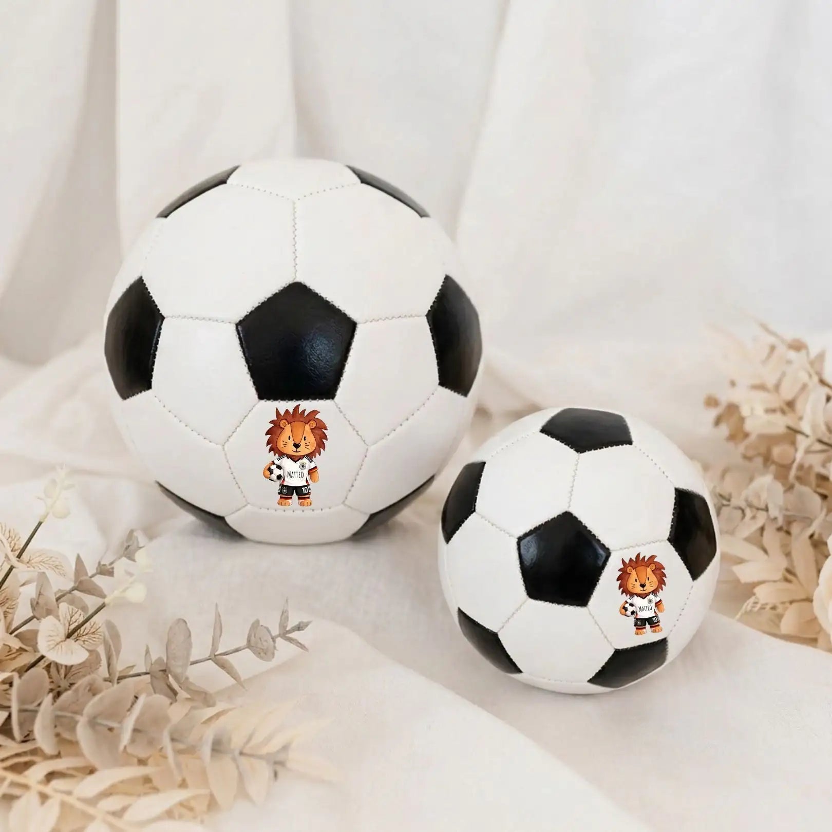 Fußball Schwarz - Weiß - Fußball Löwe personalisiert - wunderwunsch
