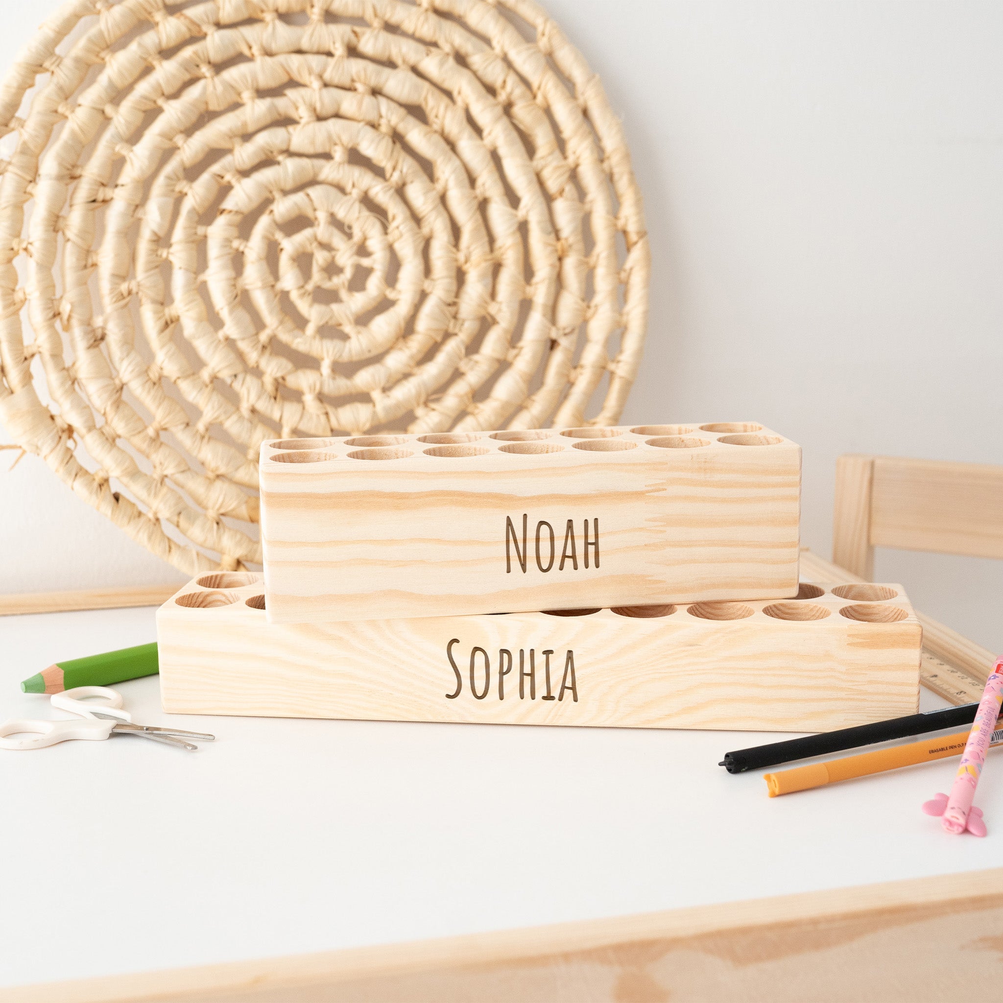 Holz Schreibtisch Organizer mit dicken Löchern personalisierbar - wunderwunsch