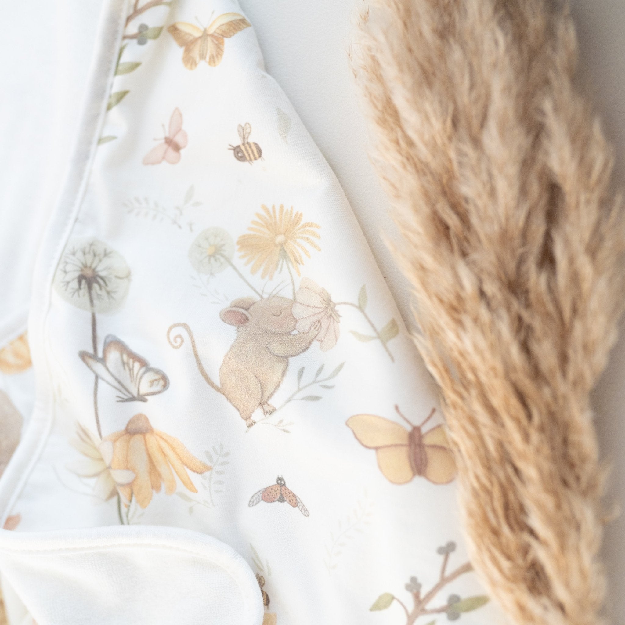 JOLLEIN Baby Kapuzenhandtuch personalisiert - Teddybären, Wildblumen, Maus Blumenwiese - wunderwunsch