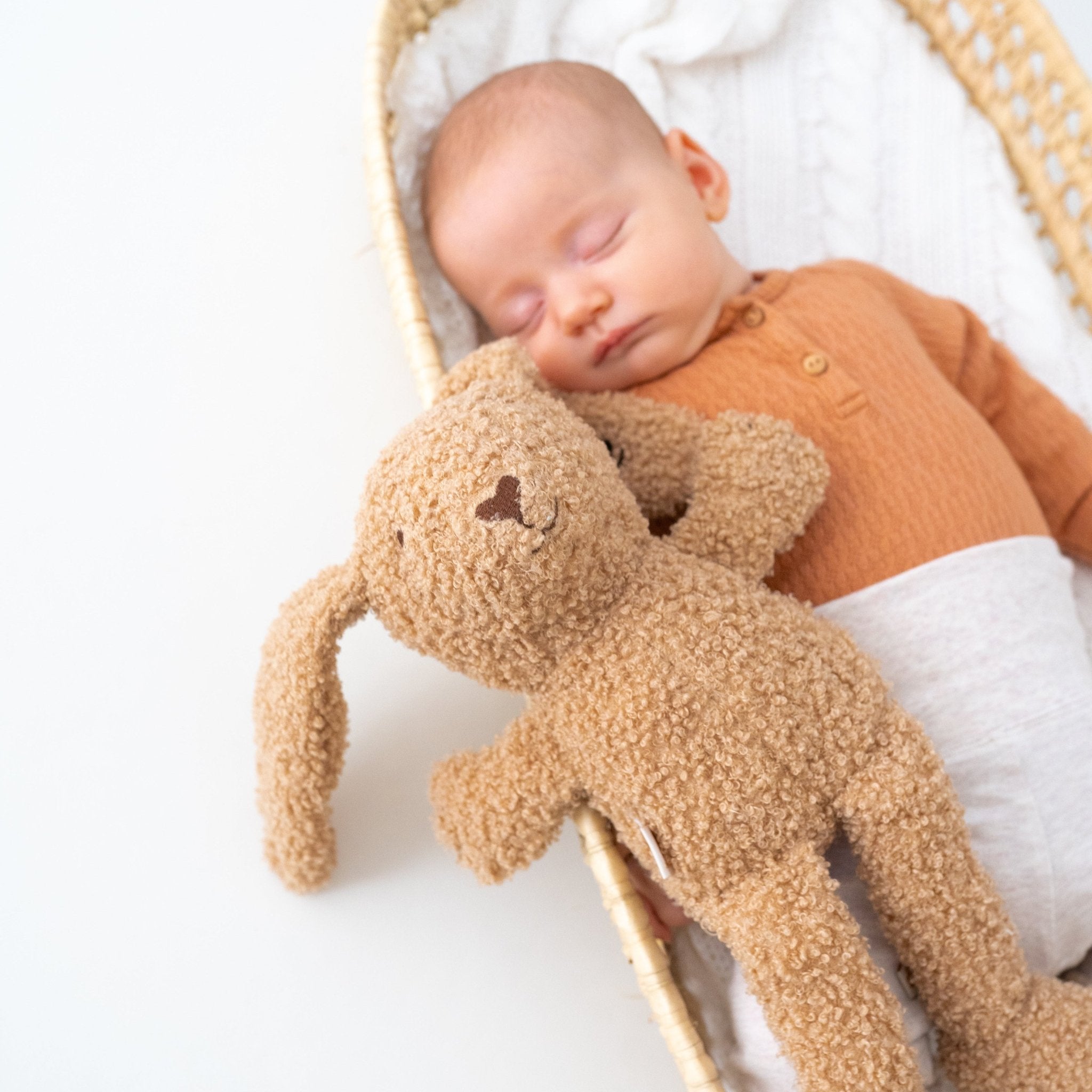JOLLEIN Kuscheltier Hase Bouclé biscuit - wunderwunsch