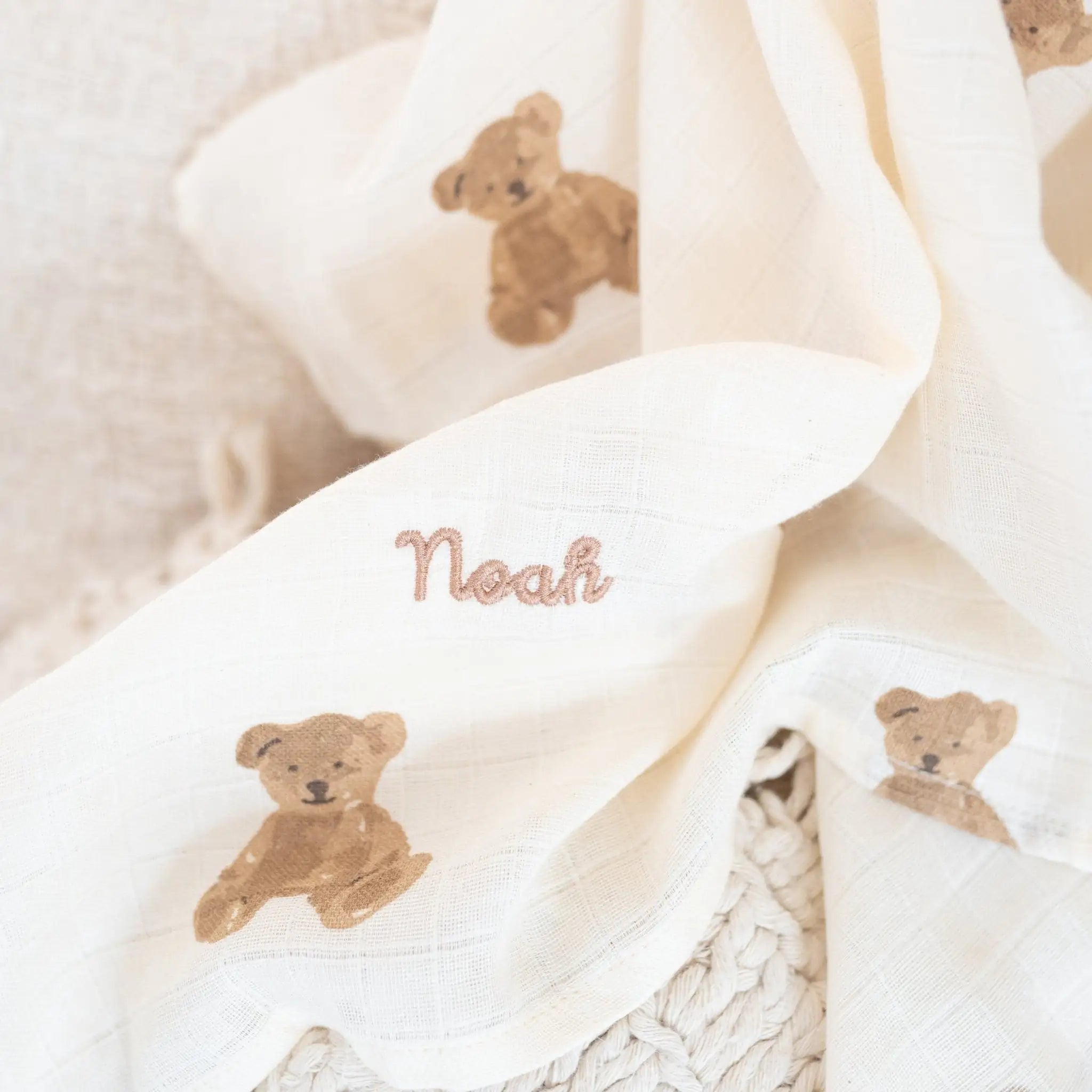 JOLLEIN Musselin Spucktuch für Babys personalisiert - Teddybär, Wildblumen - wunderwunsch