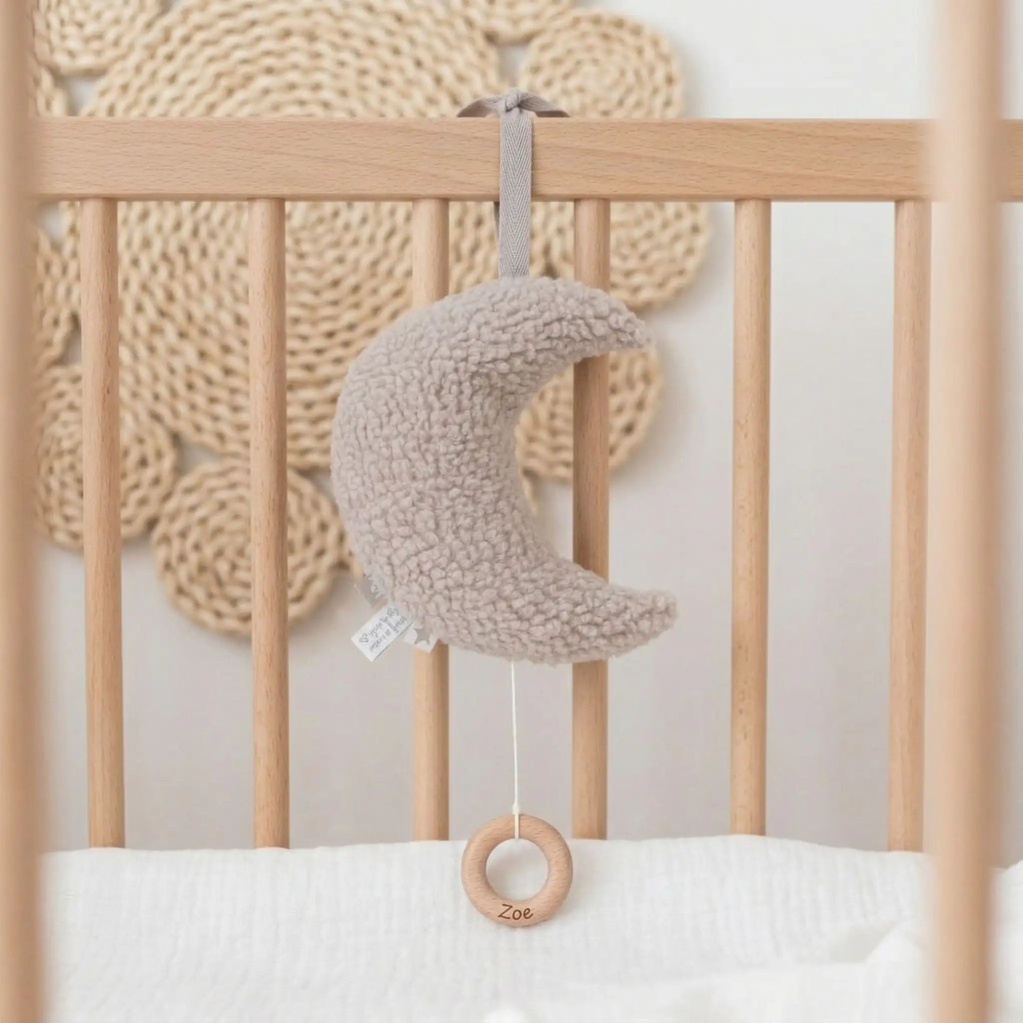 JOLLEIN Spieluhr für Babys personalisierbar - Mond Boucle - wunderwunsch