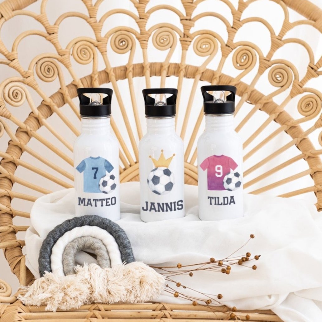 Kinder Trinkflasche weiß mit Trinkhalm personalisiert - Fußball Trikot Aquarell - wunderwunsch