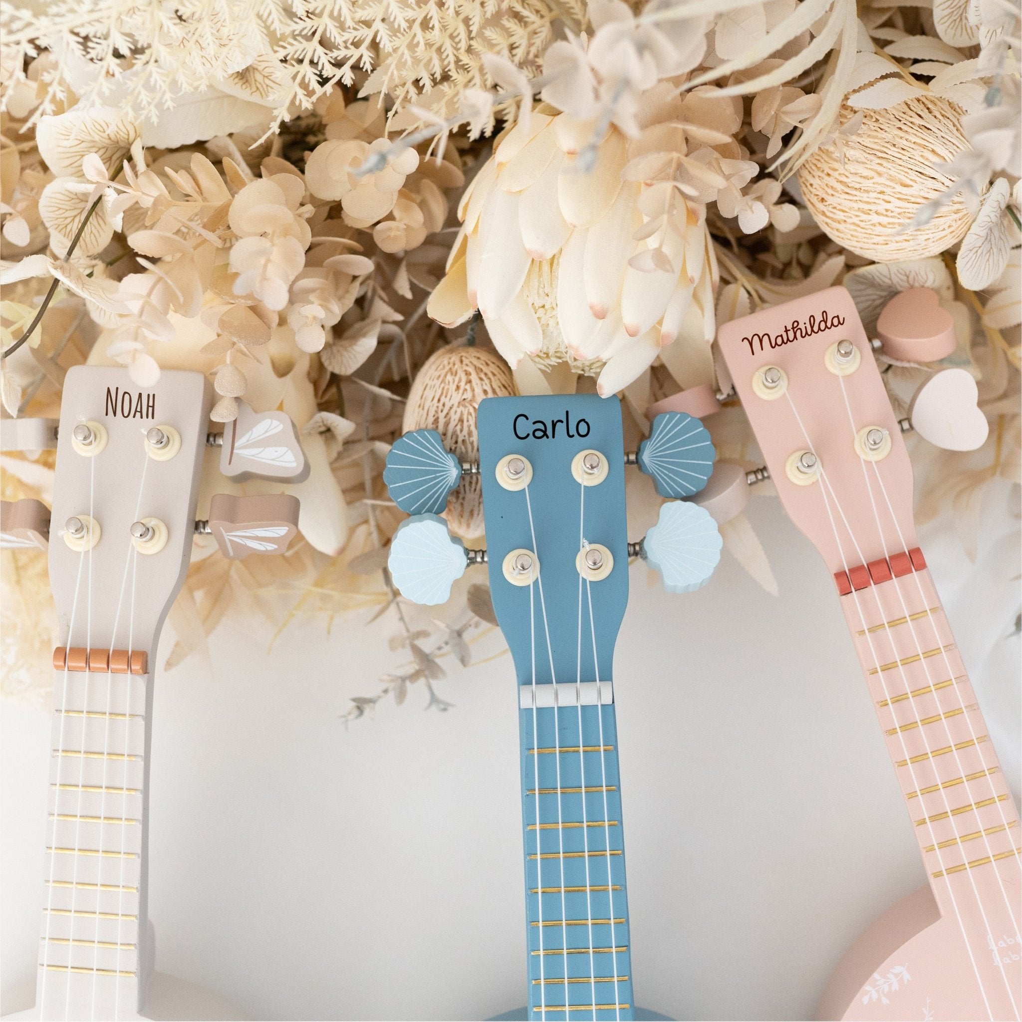 LABEL LABEL Banjo Gitarre personalisiert - rosa, blau oder nougat - wunderwunsch