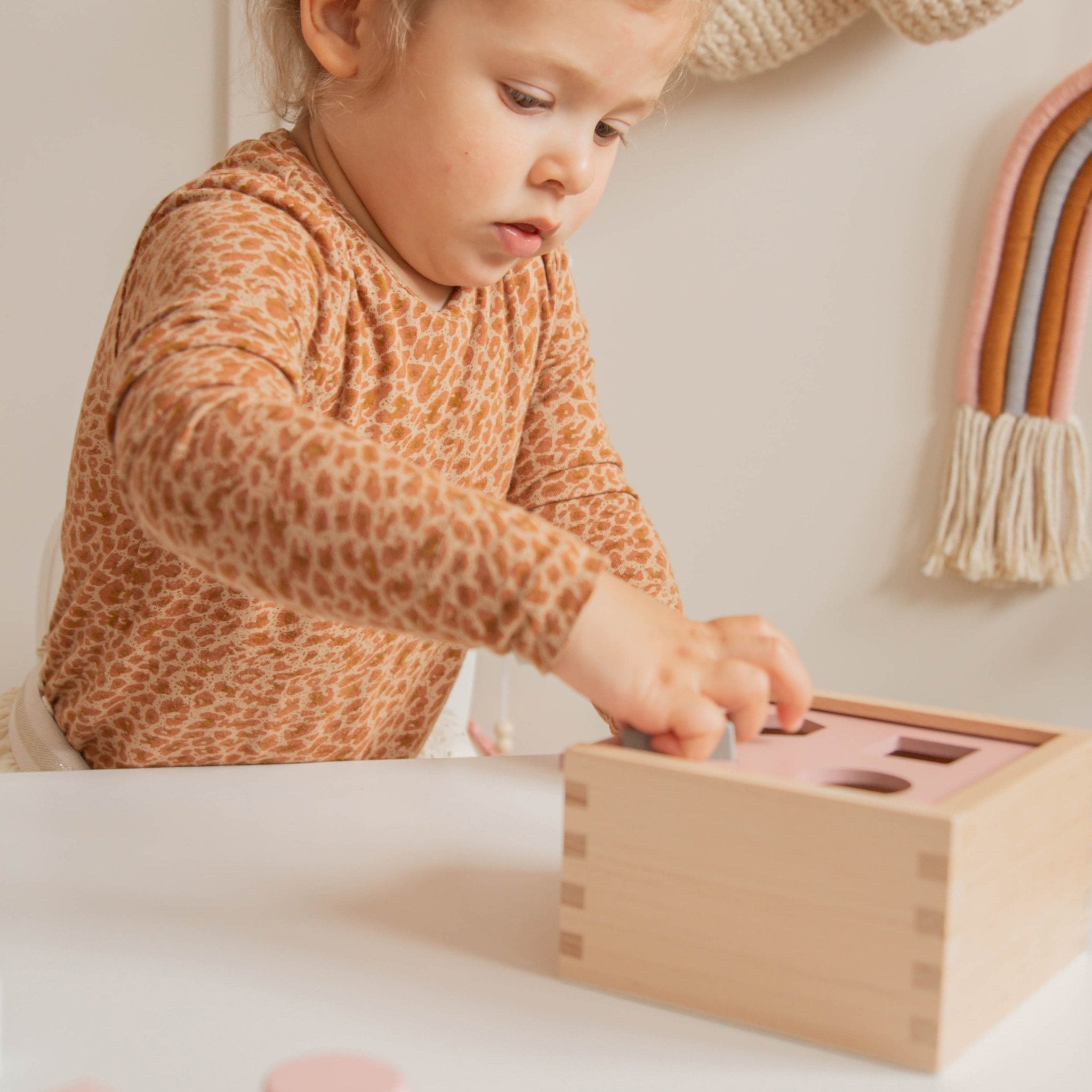 LABEL LABEL Sortierspiel Formen eckig personalisiert - rosa, blau und beige - wunderwunsch