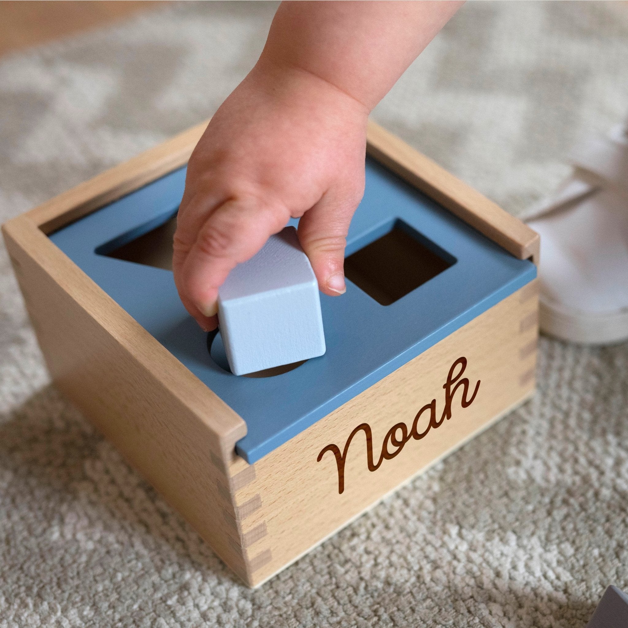 LABEL LABEL Sortierspiel Formen eckig personalisiert - rosa, blau und beige - wunderwunsch