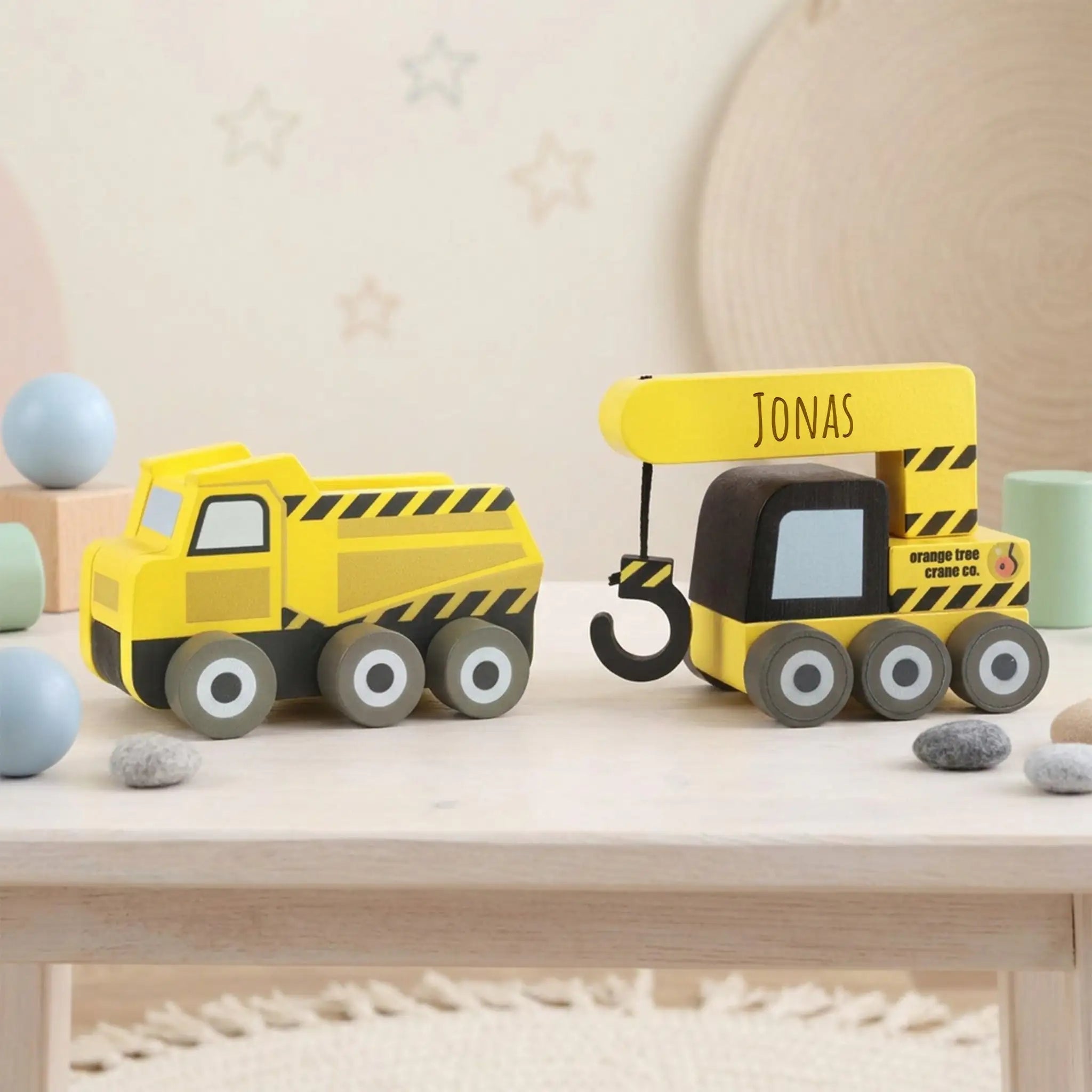 ORANGE TREE TOYS Baumaschinen Holz personalisierbar - wunderwunsch