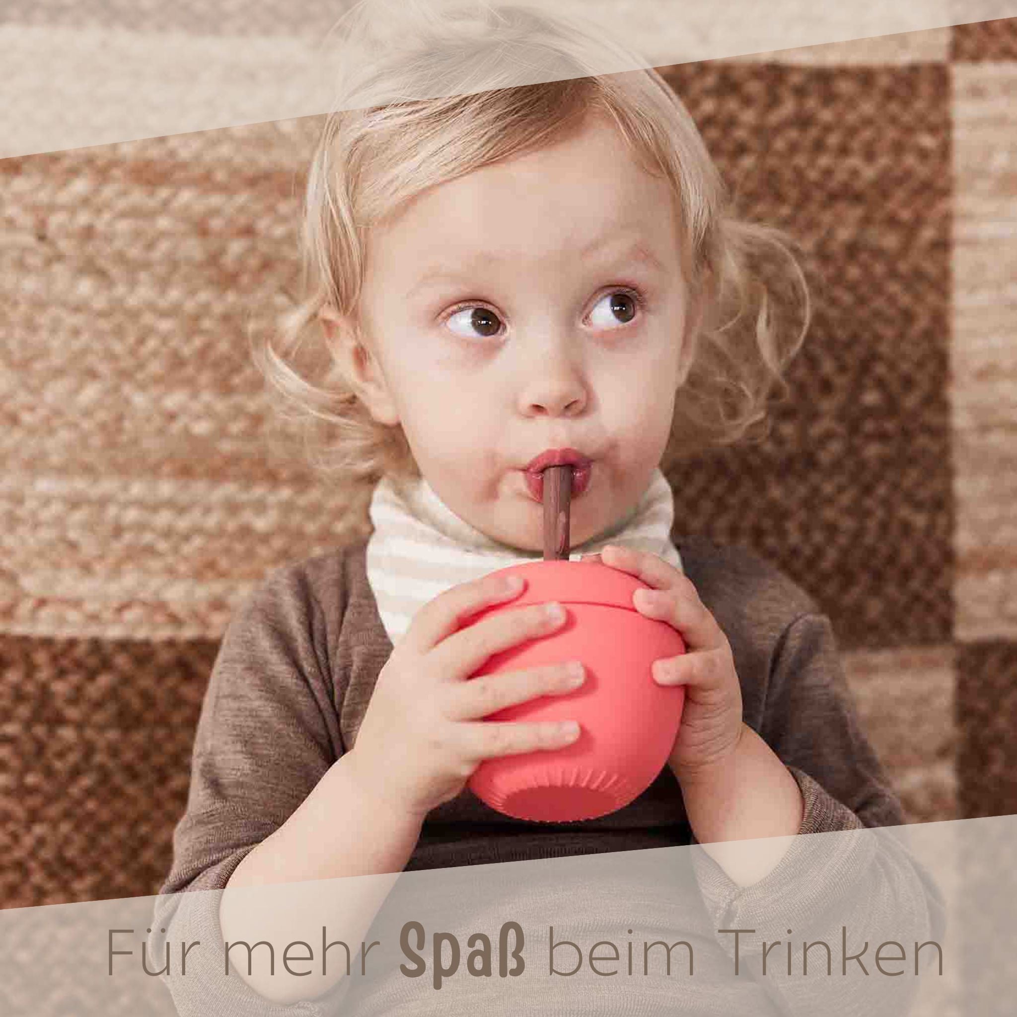 OYOY Apfel Trinkbecher mit Strohhalm aus Silikon - wunderwunsch