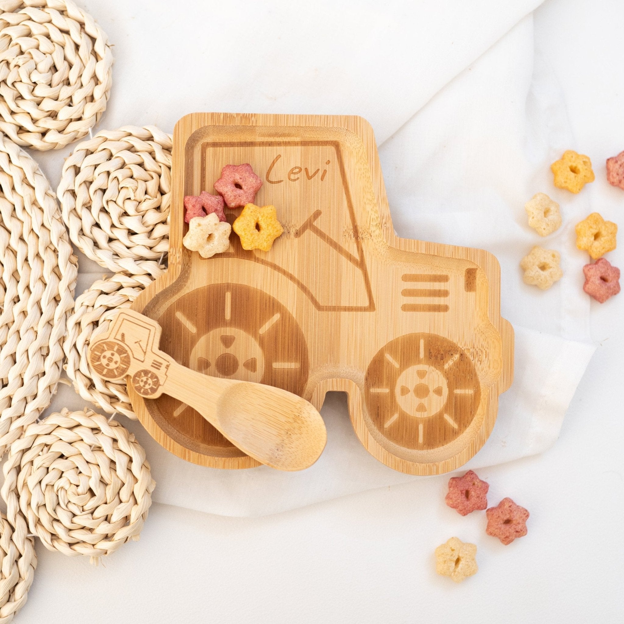 Sass and Belle - Kinderteller mit Kinderlöffel personalisiert - Traktor - wunderwunsch