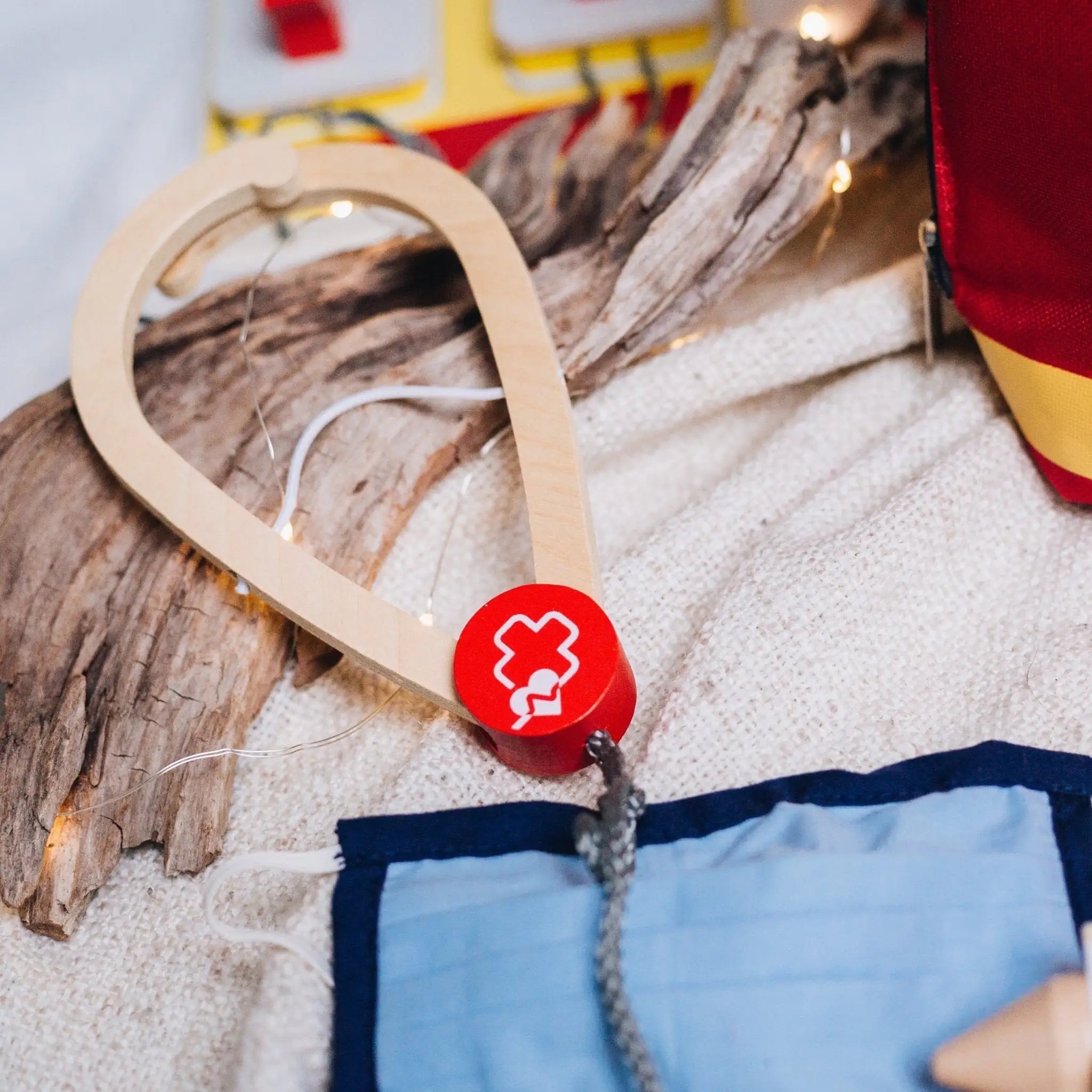 SMALL FOOT Notarztrucksack 18 - teilig personalisierbar - wunderwunsch