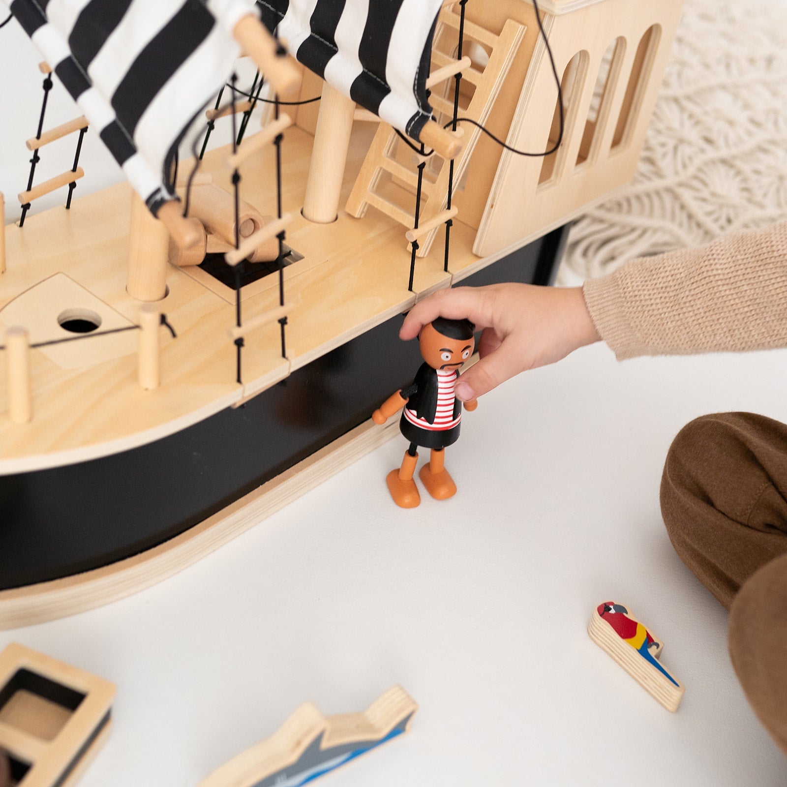 SMALL FOOT Piratenschiff Holz personalisiert - wunderwunsch