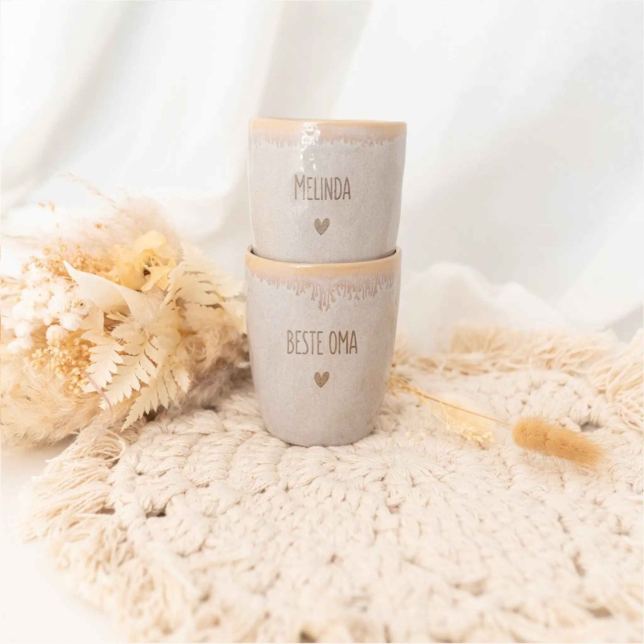 Steingut Becher personalisiert - Name Herz - wunderwunsch