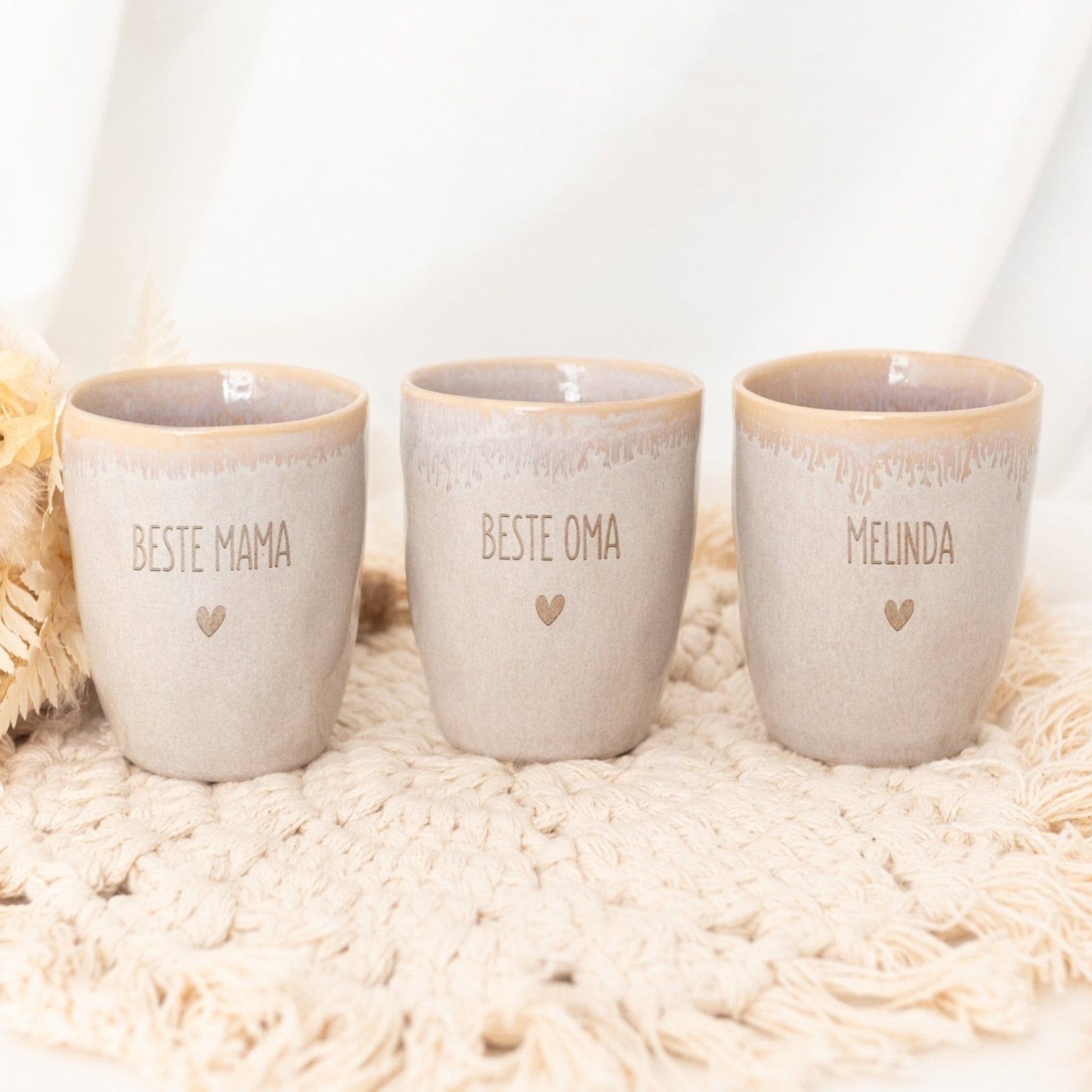 Steingut Becher personalisiert - Name Herz - wunderwunsch