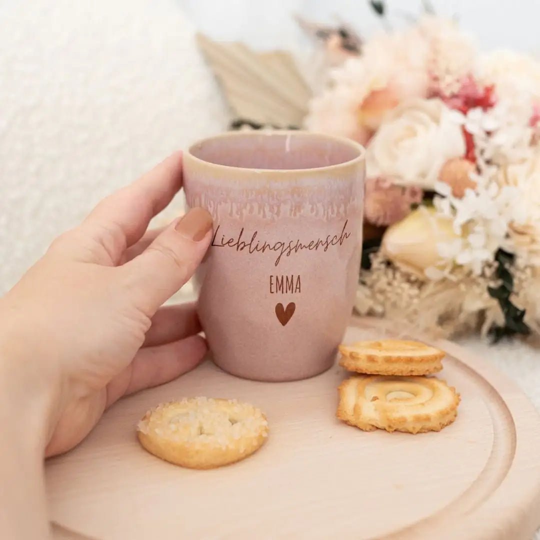 Steingut Becher sand personalisiert - Lieblingsmensch - wunderwunsch