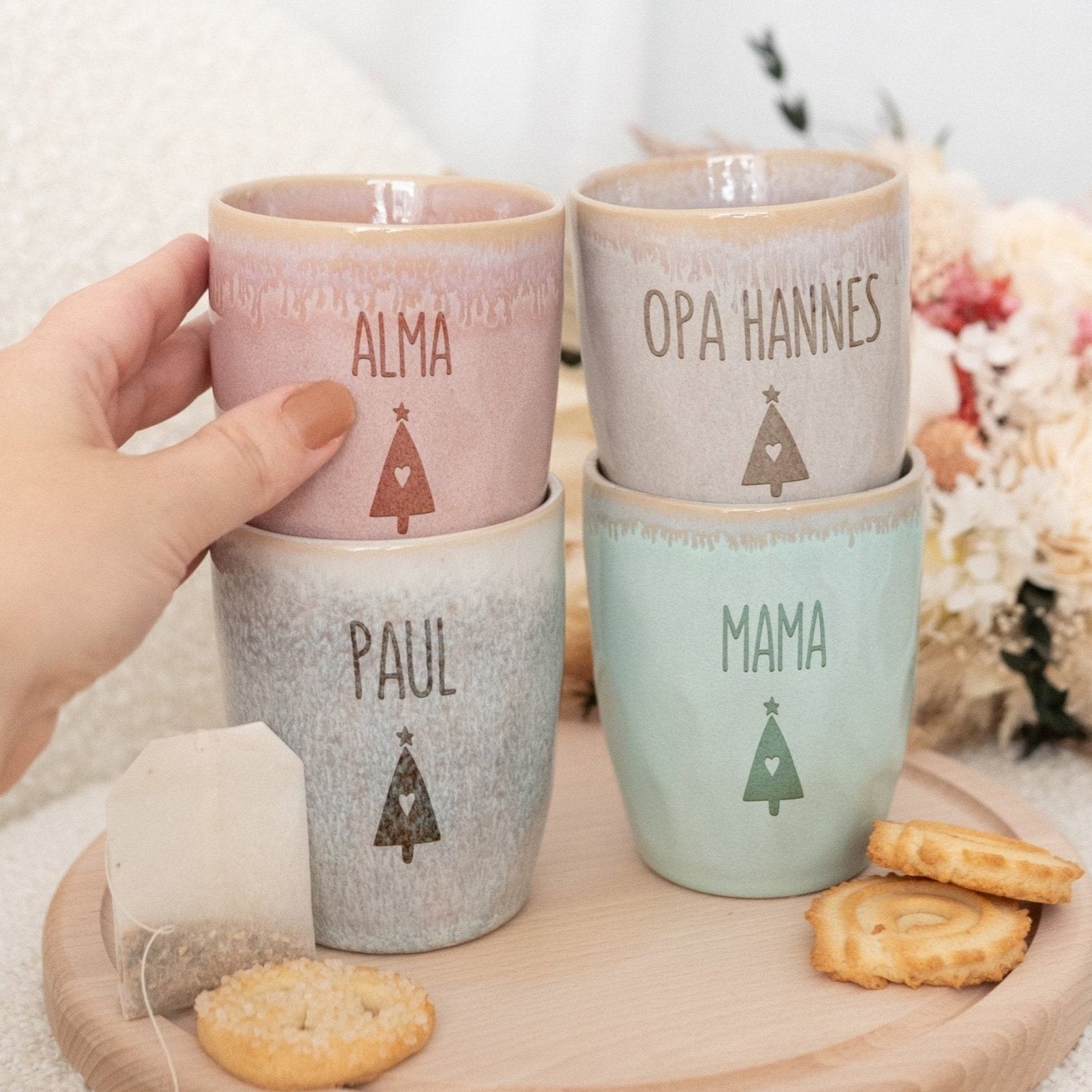 Steingut Becher sand personalisiert - Name Weihnachtsbaum - wunderwunsch