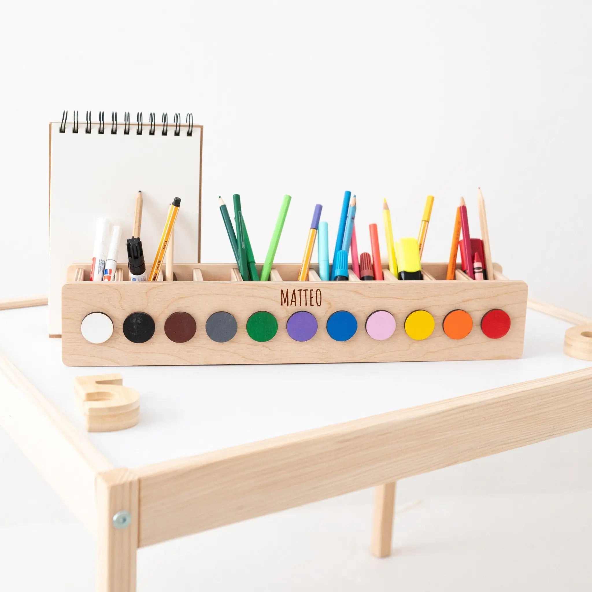 Stifteheld "Regenbogen Punkte bunt" personalisiert - wunderwunsch