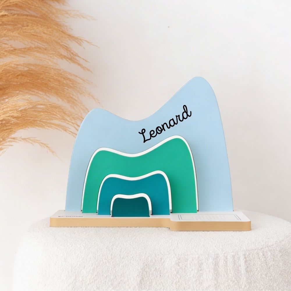 TONIES® Standregal personalisierbar - Regenbogen, Berg, Haus - wunderwunsch