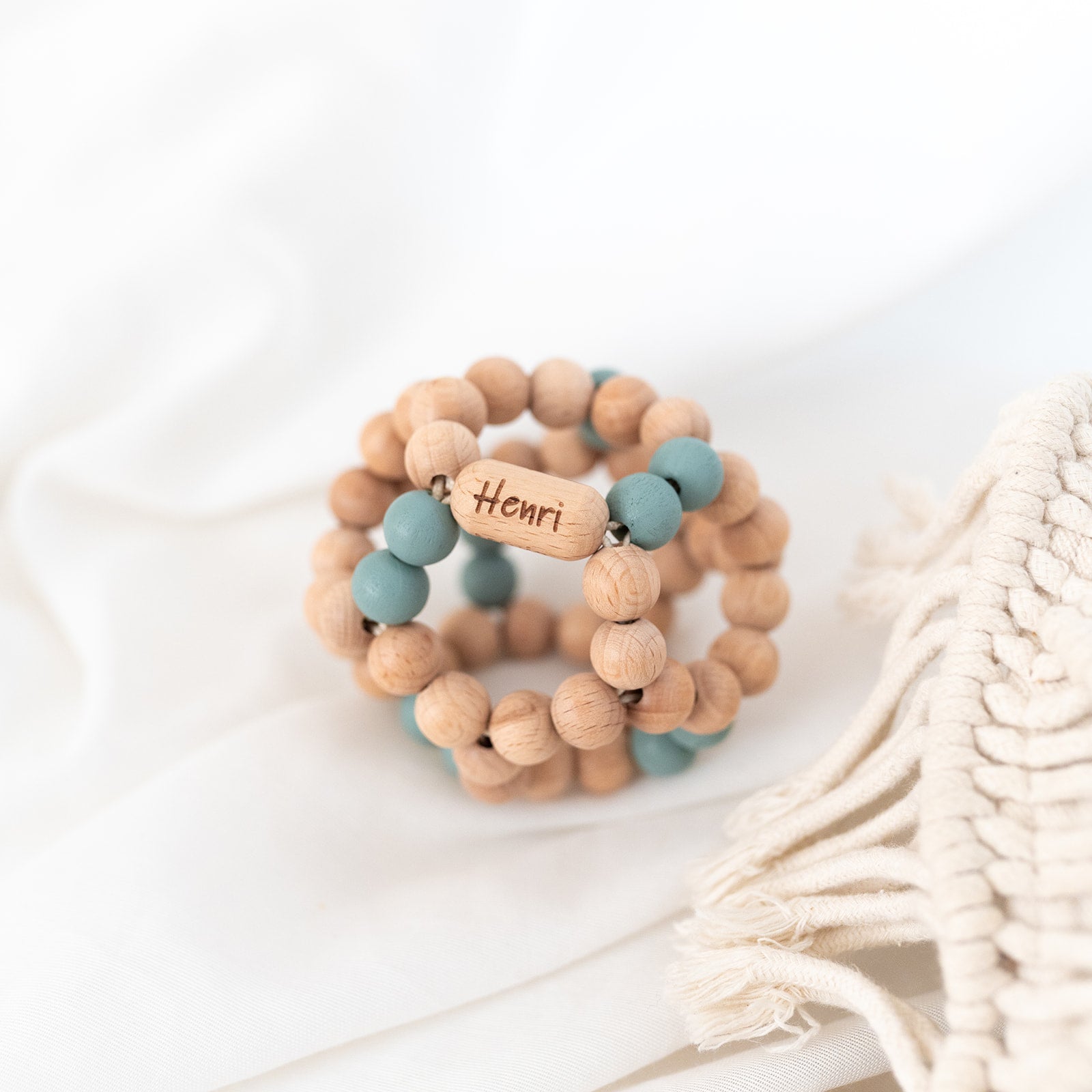 TRIXIE Holzperlenball personalisiert - mint, hellrosa und dunkelblau - wunderwunsch