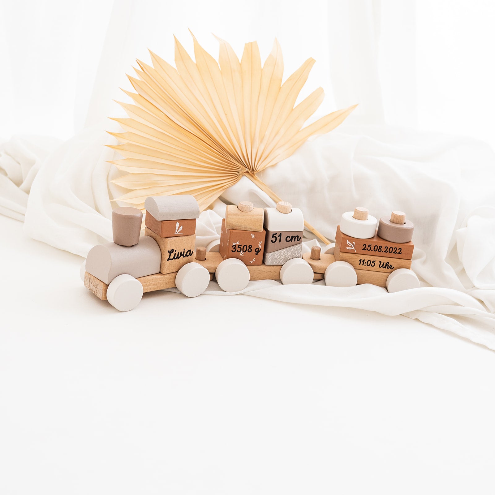 Holz Eisenbahn personalisiert - beige
