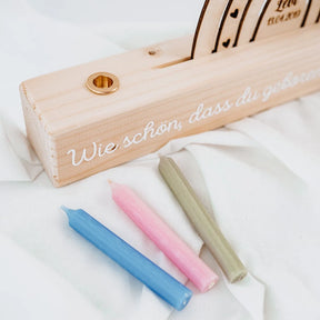 Geburtstagskerzenhalter Holz personalisiert - Regenbogen