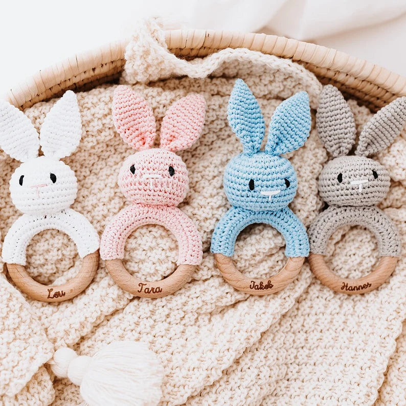 Babyrassel "Hase" Uni personalisiert