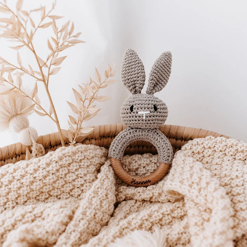 Babyrassel "Hase" Uni personalisiert