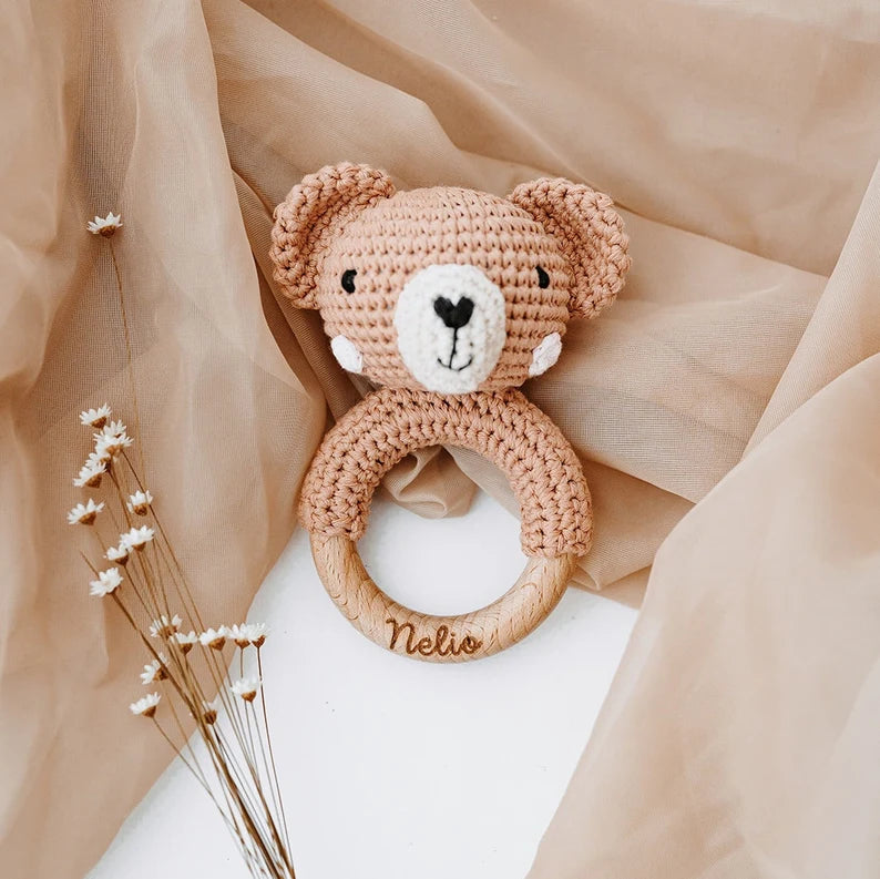 Babyrassel personalisiert - Bär und Hase